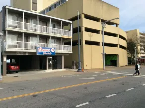 Ocean's 24 - Interior entrance