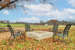 Wine, Dine & Unwind: Hermann Home w/ Spacious Yard - Innvendig