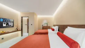 Terra Art Zen Hotel with Rooftop Zen Garden, Veggie Dining,Pick-up service,English speaking,Free Laundry - Zimmer