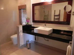 Secluded Villa with Private Pool and Breathtaking Sea Views - Bathroom