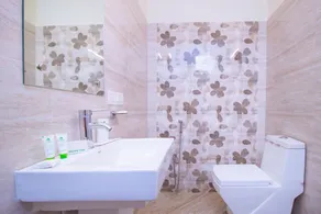 Itsy Hotels Arastu Inn - Bathroom