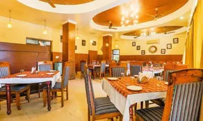 FabHotel Pramila Inn - Restaurant