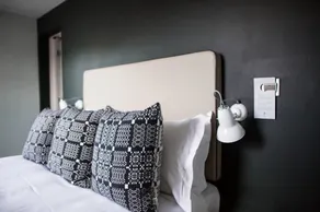 The Globe - Room