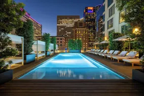 The Laura Hotel, Houston Downtown, Autograph Collection - Piscine
