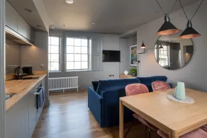 Hiding Space - Trim Street Apartments - Room