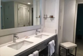 Kaimana Beach Hotel - Salle de bain
