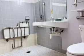 Coratel Inn & Suites by Jasper Hastings - Bathroom