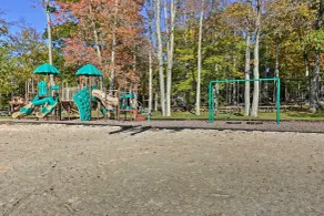 Cozy Bear Den Cabin | Game Room & Golf Cart - Interior