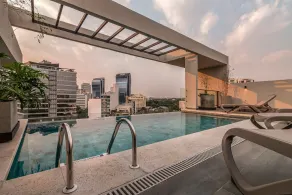 ZENTRUM Residences - By AVA Rentals - Piscine