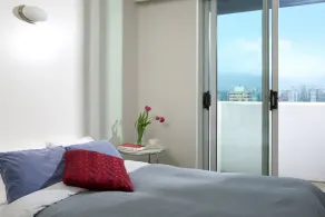 Backpacker College at EC Vancouver: APT Living - Room