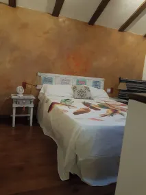 Little House With Fireplace And Terrace In Natural Environment - Quarto