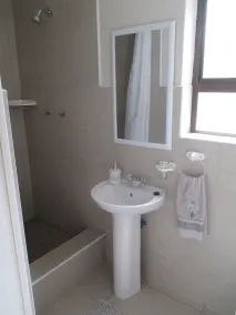 @ Rosie's - Hostel - Bathroom