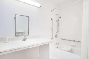 Super 8 by Wyndham Defuniak Springs - Salle de bain