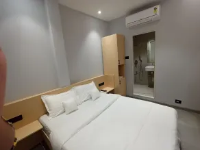 Hotel Golden Suites - Near Nesco - Room