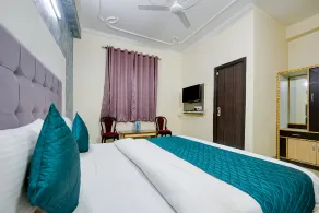 Hotel Mayank Plaza-Near IGI Airport Terminal-3 - Quarto