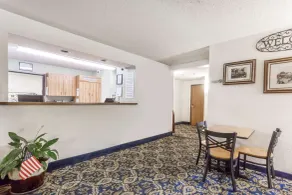 Super 8 by Wyndham Norwich - Lobby