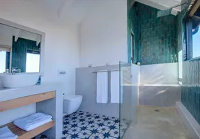 Villa Sol - Wilderness - Self Catering & Serviced Daily - Badeværelse