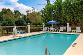 Quality Inn High Point - Archdale - Piscine
