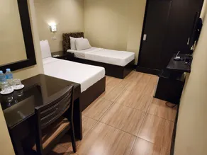 Green Glass Hotel - Room