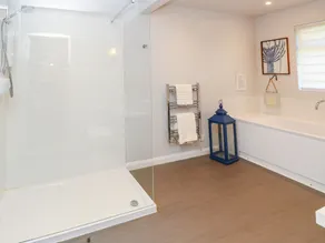 Burwyns - Bathroom