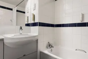 Days Inn Warwick Northbound M40 - Bathroom