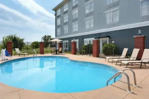 Garner Hotel Evansville East by IHG - Piscina