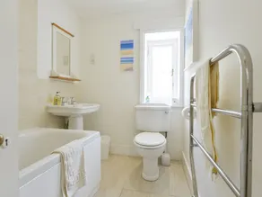 4 Coastguards Cottage - Salle de bain