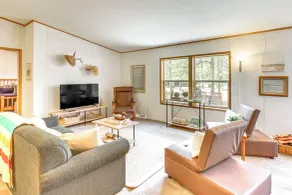 Tenstrike Lake House on 60 Acres: Hike & Fish - Interiör