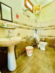 Pahadi Bliss Hotel Hostel Tosh - Bathroom
