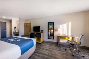 Days Inn by Wyndham Lathrop - Chambre