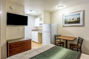 HomeTowne Studios by Red Roof Atlanta - Chamblee - Chambre