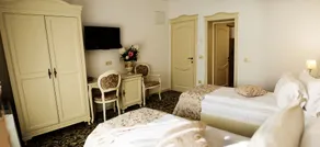 Ave, Alba! - Room
