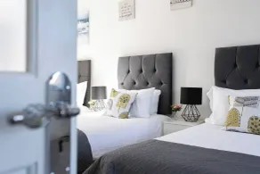 Skyvillion - London Enfield 4 Bedroom Cosy House Free Parking Garden - Rom