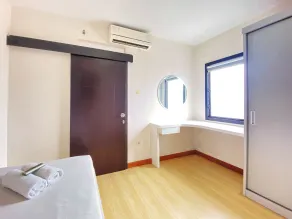 Homey 2Br At Gateway Ahmad Yani Cicadas Apartment - Værelse