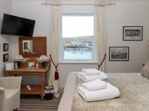 13 Above Town - Habitación
