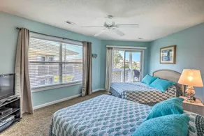 Walk to Beach: North Myrtle Condo! - Intérieur