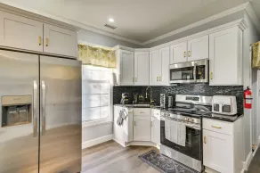 Walk to Park: Modern Apt 2 Mi to Union College! - Intérieur