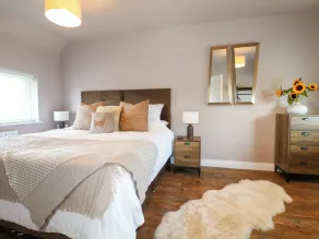 19 Berry Avenue - Rom
