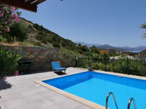 One Bedroom Villa With Private Seawater Pool! Just 150 Meters From the sea - Basseng