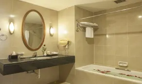 Himawari Hotel Apartments - Bathroom