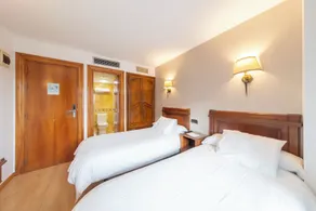 Hostal SIN RECEP24H Puerta de la Villa - Pet friendly & Restaurante - Zimmer