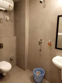 Hotel The Chaitanya Rohini sector 18 Metro station - Casa de banho