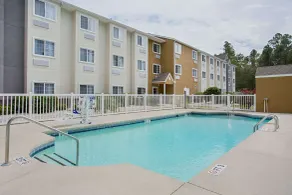Microtel Inn & Suites by Wyndham Walterboro - Piscine