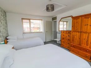 53 Burniston Road - Room