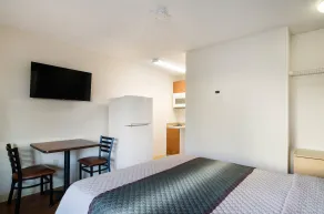 HomeTowne Studios by Red Roof Denver - Thornton - Chambre