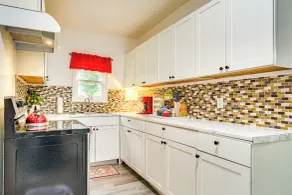 Lakeview Vacation Rental - Walk to Crystal Lake! - Interiør