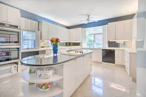 Lanai & Pool: Elegant Villa in Winter Haven! - Innvendig