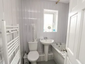 11 Bro Celyn - Badeværelse