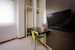 RedDoorz near Pantai Pede - Habitación