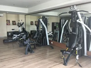 Brand New 2BR @ Tamansari La Grande Apartment Bandung By Travelio - Salle de remise en forme
